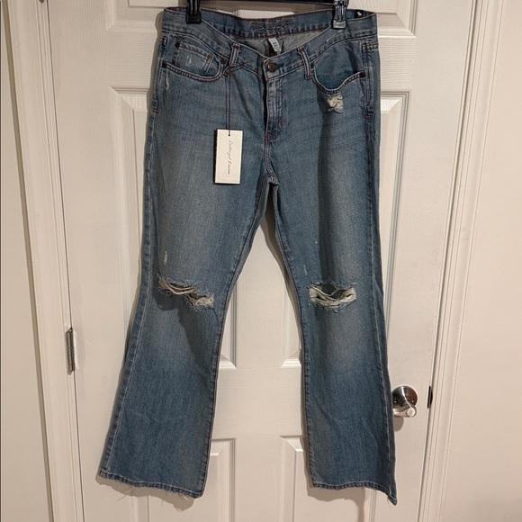 NWT A&F The ‘90s Straight Mid Rise Destroyed Emma - Picture 1 of 9